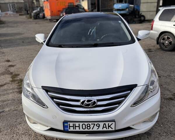 Белый Хендай Соната, объемом двигателя 2 л и пробегом 532 тыс. км за 7500 $, фото 4 на Automoto.ua