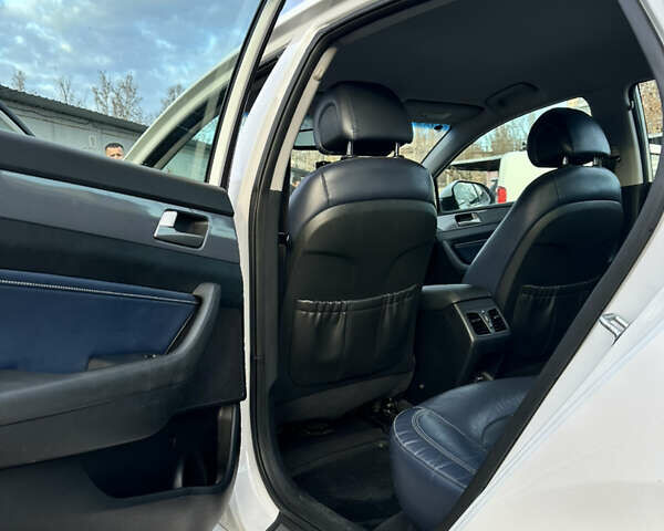 Белый Хендай Соната, объемом двигателя 2 л и пробегом 200 тыс. км за 12000 $, фото 8 на Automoto.ua