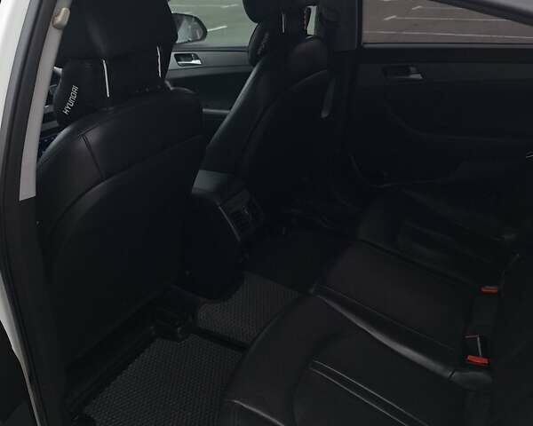 Білий Хендай Соната, об'ємом двигуна 2 л та пробігом 312 тис. км за 10500 $, фото 14 на Automoto.ua