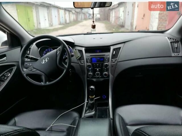 Білий Хендай Соната, об'ємом двигуна 2 л та пробігом 420 тис. км за 7200 $, фото 1 на Automoto.ua