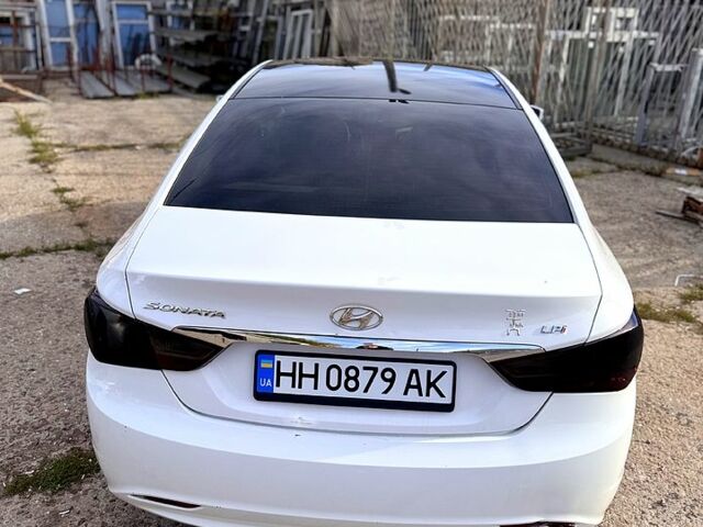 Хендай Соната 2015 в Одессе на Automoto.ua Белый Хендай Соната, объемом двигателя 2 л и пробегом 532 тыс. км за 7500 $, фото 3 на Automoto.ua