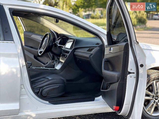 Хендай Соната 2015 в Киеве на Automoto.ua Белый Хендай Соната, объемом двигателя 2 л и пробегом 275 тыс. км за 15000 $, фото 3 на Automoto.ua