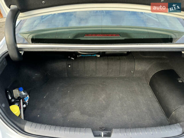 Белый Хендай Соната, объемом двигателя 2 л и пробегом 200 тыс. км за 12000 $, фото 10 на Automoto.ua