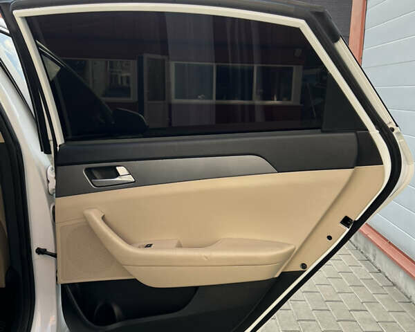 Белый Хендай Соната, объемом двигателя 2.36 л и пробегом 116 тыс. км за 12250 $, фото 21 на Automoto.ua