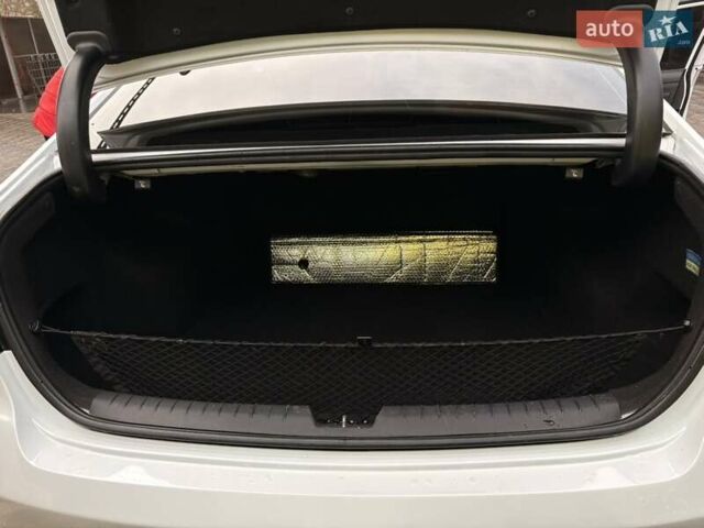 Білий Хендай Соната, об'ємом двигуна 2 л та пробігом 198 тис. км за 12799 $, фото 13 на Automoto.ua