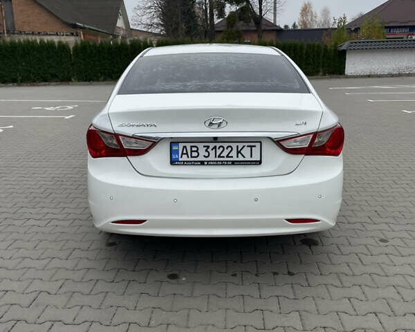 Білий Хендай Соната, об'ємом двигуна 2 л та пробігом 370 тис. км за 8300 $, фото 4 на Automoto.ua