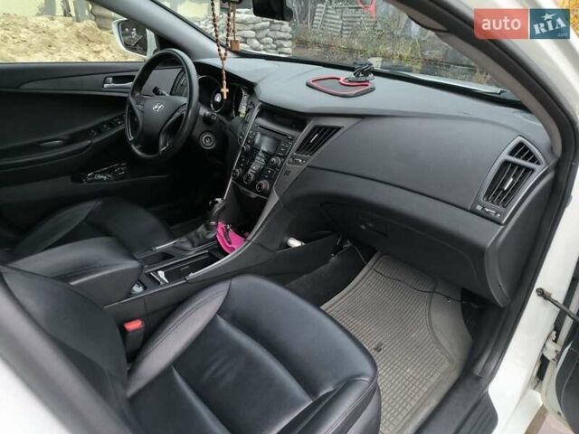 Білий Хендай Соната, об'ємом двигуна 2 л та пробігом 420 тис. км за 7200 $, фото 3 на Automoto.ua