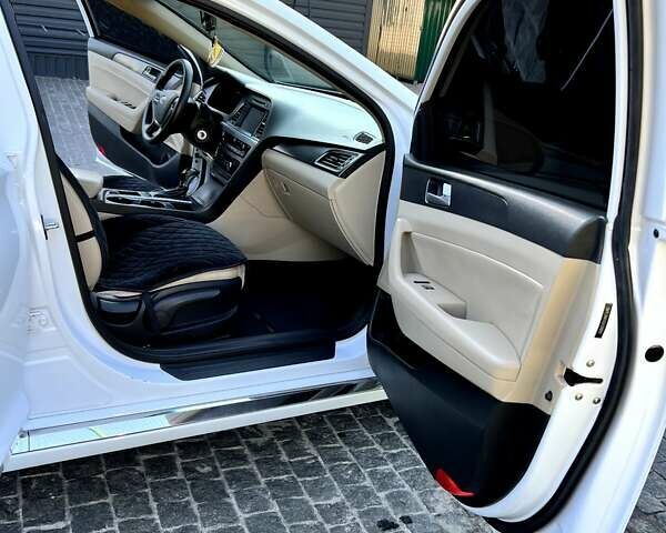 Белый Хендай Соната, объемом двигателя 2.4 л и пробегом 160 тыс. км за 11000 $, фото 17 на Automoto.ua