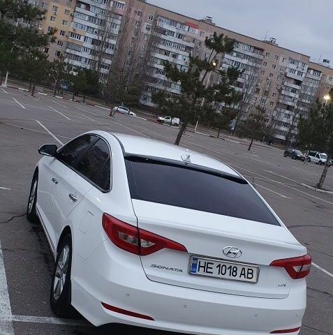 Білий Хендай Соната, об'ємом двигуна 2 л та пробігом 277 тис. км за 10000 $, фото 4 на Automoto.ua