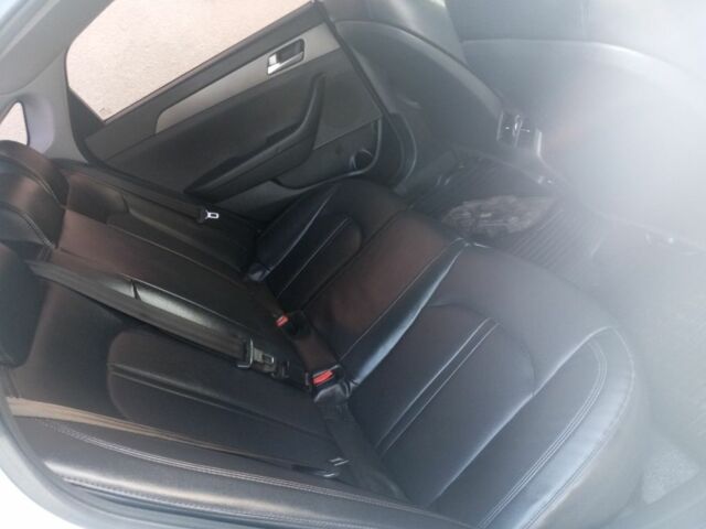 Белый Хендай Соната, объемом двигателя 2 л и пробегом 180 тыс. км за 5650 $, фото 6 на Automoto.ua