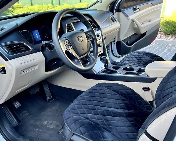 Белый Хендай Соната, объемом двигателя 2.4 л и пробегом 160 тыс. км за 11000 $, фото 25 на Automoto.ua