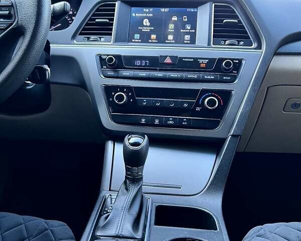 Белый Хендай Соната, объемом двигателя 2.4 л и пробегом 160 тыс. км за 11000 $, фото 27 на Automoto.ua