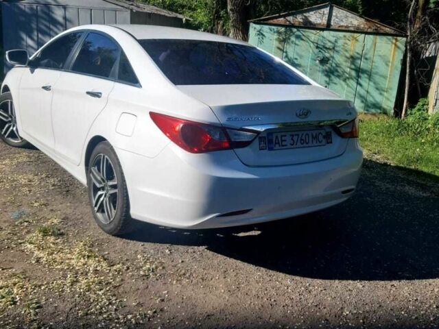 Білий Хендай Соната, об'ємом двигуна 2 л та пробігом 106 тис. км за 9500 $, фото 3 на Automoto.ua