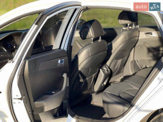 Хендай Соната 2015 в Киеве на Automoto.ua Белый Хендай Соната, объемом двигателя 2 л и пробегом 275 тыс. км за 15000 $, фото 6 на Automoto.ua