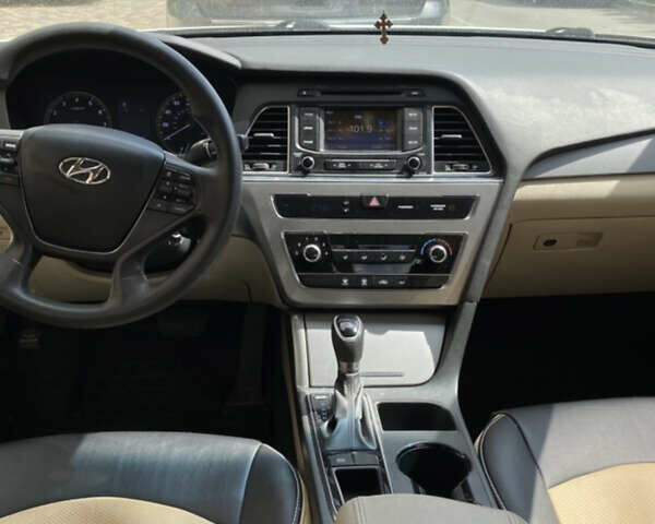 Белый Хендай Соната, объемом двигателя 2.36 л и пробегом 170 тыс. км за 10000 $, фото 9 на Automoto.ua