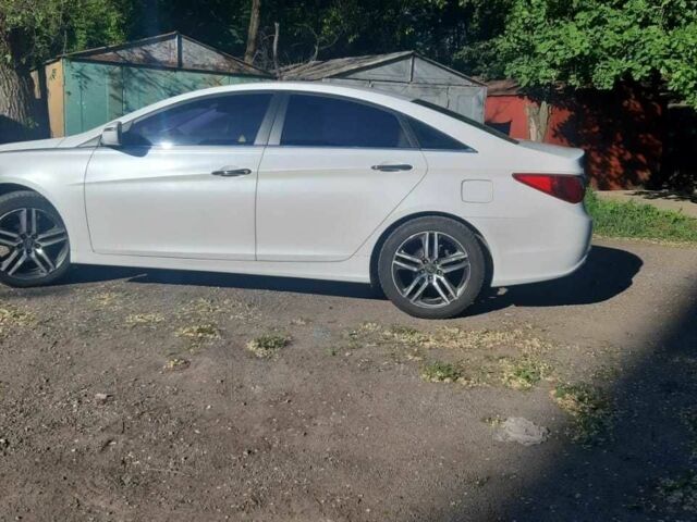 Білий Хендай Соната, об'ємом двигуна 2 л та пробігом 106 тис. км за 9500 $, фото 2 на Automoto.ua