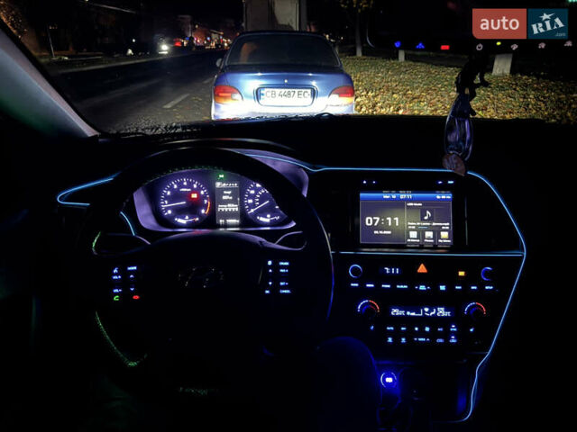 Білий Хендай Соната, об'ємом двигуна 2.36 л та пробігом 239 тис. км за 10600 $, фото 21 на Automoto.ua