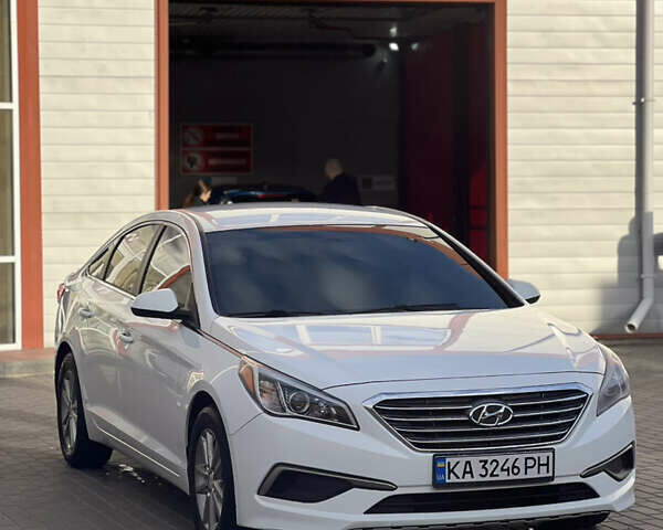 Белый Хендай Соната, объемом двигателя 2.36 л и пробегом 116 тыс. км за 12250 $, фото 1 на Automoto.ua