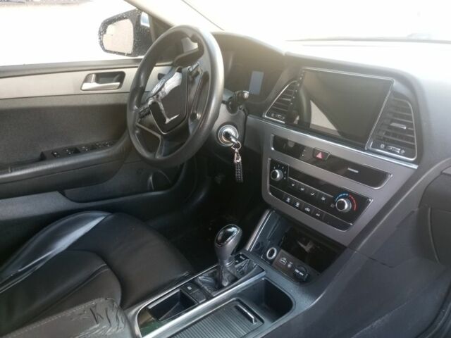 Белый Хендай Соната, объемом двигателя 2 л и пробегом 180 тыс. км за 5650 $, фото 7 на Automoto.ua