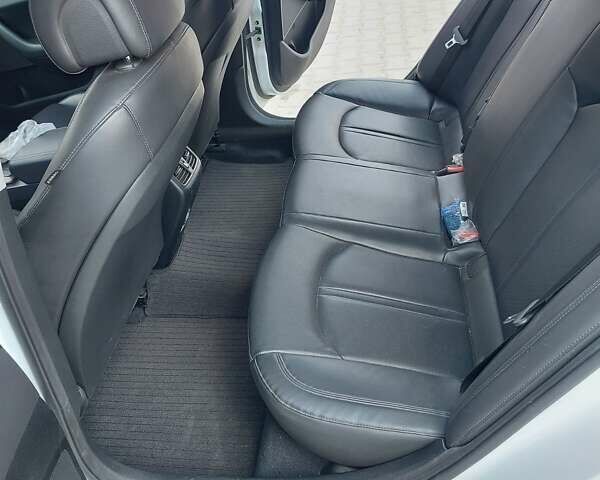 Белый Хендай Соната, объемом двигателя 2 л и пробегом 200 тыс. км за 12550 $, фото 15 на Automoto.ua