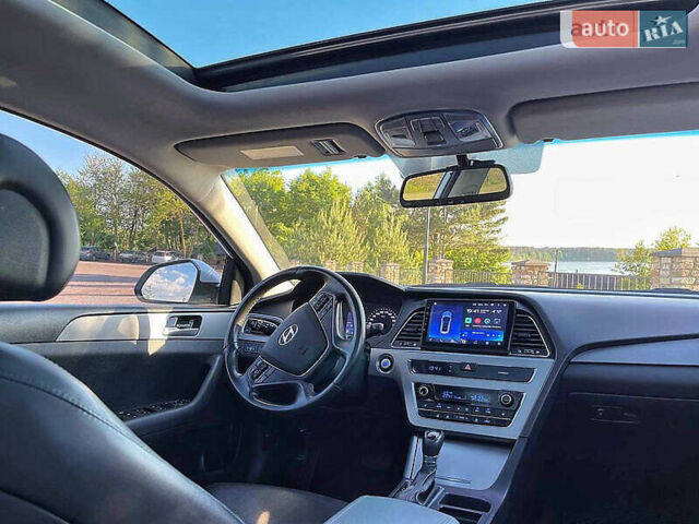 Хендай Соната 2015 в Киеве на Automoto.ua Белый Хендай Соната, объемом двигателя 2 л и пробегом 275 тыс. км за 15000 $, фото 7 на Automoto.ua