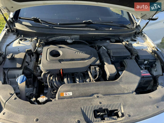 Білий Хендай Соната, об'ємом двигуна 2.36 л та пробігом 239 тис. км за 10600 $, фото 19 на Automoto.ua