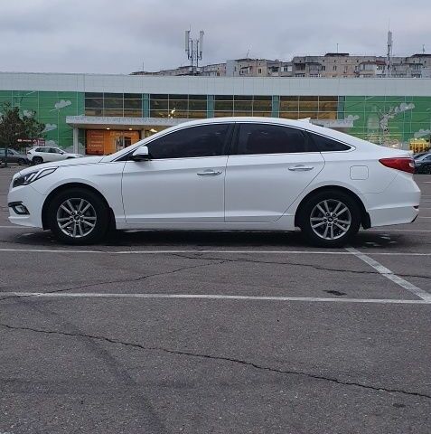 Білий Хендай Соната, об'ємом двигуна 2 л та пробігом 277 тис. км за 10000 $, фото 1 на Automoto.ua