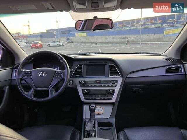 Білий Хендай Соната, об'ємом двигуна 2 л та пробігом 218 тис. км за 13999 $, фото 15 на Automoto.ua