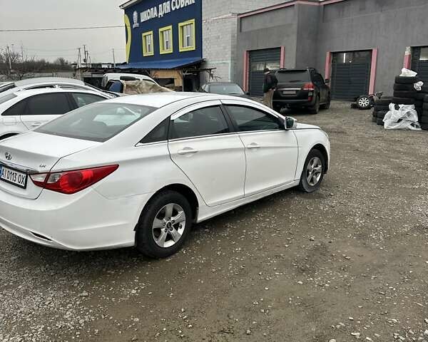 Білий Хендай Соната, об'ємом двигуна 2 л та пробігом 550 тис. км за 5900 $, фото 1 на Automoto.ua