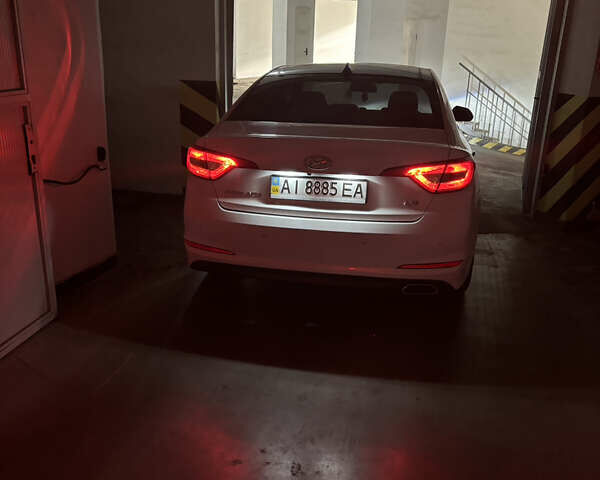 Хендай Соната 2015 в Киеве на Automoto.ua Белый Хендай Соната, объемом двигателя 2 л и пробегом 275 тыс. км за 15000 $, фото 21 на Automoto.ua