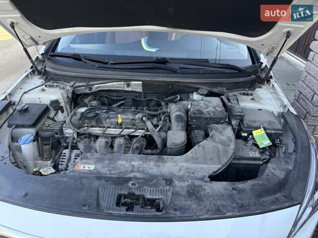 Білий Хендай Соната, об'ємом двигуна 2 л та пробігом 187 тис. км за 10200 $, фото 11 на Automoto.ua