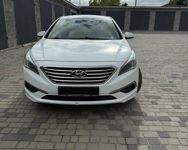 Белый Хендай Соната, объемом двигателя 2.36 л и пробегом 195 тыс. км за 8850 $, фото 5 на Automoto.ua