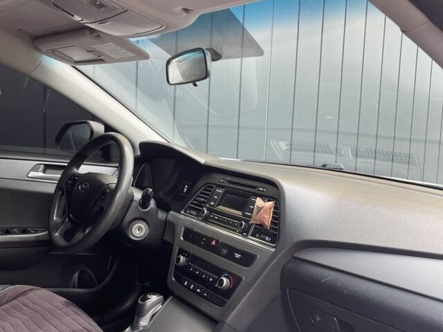 Білий Хендай Соната, об'ємом двигуна 2 л та пробігом 315 тис. км за 7950 $, фото 5 на Automoto.ua