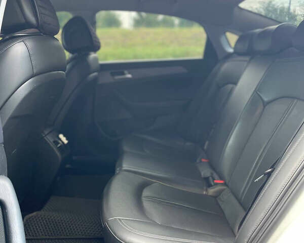 Білий Хендай Соната, об'ємом двигуна 2 л та пробігом 316 тис. км за 8800 $, фото 9 на Automoto.ua