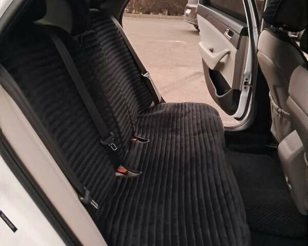 Белый Хендай Соната, объемом двигателя 2.4 л и пробегом 184 тыс. км за 10900 $, фото 20 на Automoto.ua