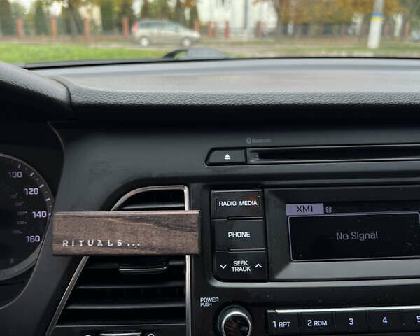 Белый Хендай Соната, объемом двигателя 2.36 л и пробегом 189 тыс. км за 8900 $, фото 18 на Automoto.ua