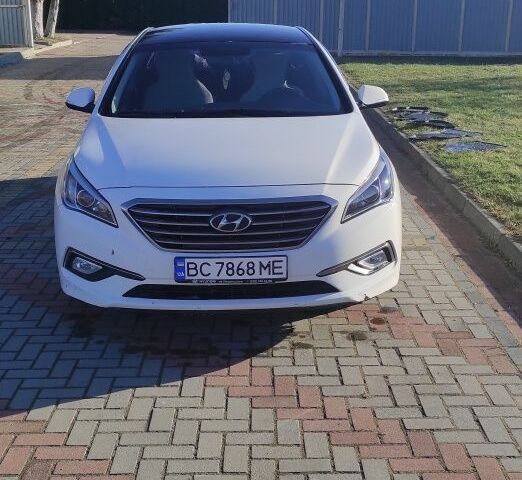 Белый Хендай Соната, объемом двигателя 2 л и пробегом 84 тыс. км за 10000 $, фото 1 на Automoto.ua