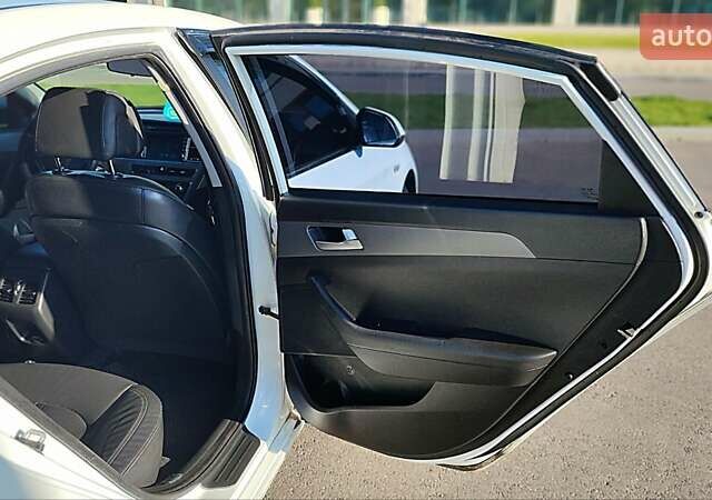 Хендай Соната 2016 в Днепре (Днепропетровске) на Automoto.ua Белый Хендай Соната, объемом двигателя 2 л и пробегом 412 тыс. км за 9999 $, фото 11 на Automoto.ua