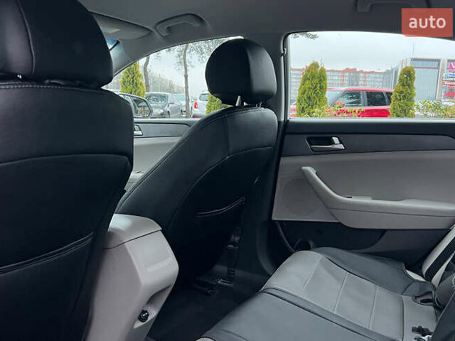 Белый Хендай Соната, объемом двигателя 2.36 л и пробегом 123 тыс. км за 9200 $, фото 20 на Automoto.ua