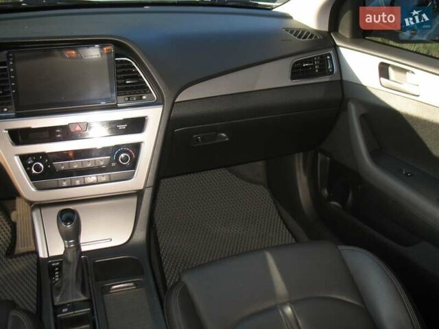 Білий Хендай Соната, об'ємом двигуна 2 л та пробігом 232 тис. км за 13600 $, фото 8 на Automoto.ua