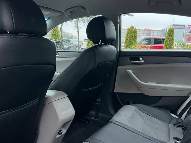 Белый Хендай Соната, объемом двигателя 2.4 л и пробегом 123 тыс. км за 9200 $, фото 20 на Automoto.ua