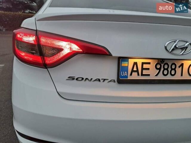 Белый Хендай Соната, объемом двигателя 2.4 л и пробегом 184 тыс. км за 10900 $, фото 10 на Automoto.ua