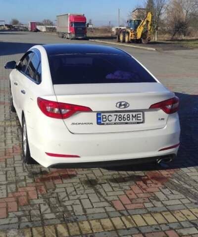 Белый Хендай Соната, объемом двигателя 2 л и пробегом 180 тыс. км за 10500 $, фото 5 на Automoto.ua