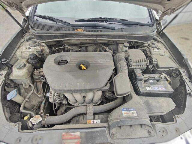 Хендай Соната 2016 в Киеве на Automoto.ua Белый Хендай Соната, объемом двигателя 2 л и пробегом 338 тыс. км за 7800 $, фото 23 на Automoto.ua