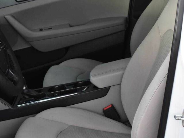 Белый Хендай Соната, объемом двигателя 2.4 л и пробегом 165 тыс. км за 9650 $, фото 8 на Automoto.ua