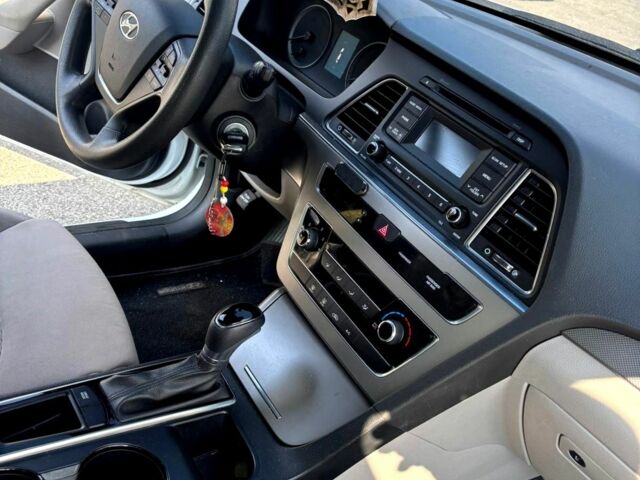 Хендай Соната 2016 в Черновцах на Automoto.ua Белый Хендай Соната, объемом двигателя 2.4 л и пробегом 189 тыс. км за 9500 $, фото 10 на Automoto.ua