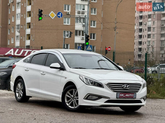 Белый Хендай Соната, объемом двигателя 2 л и пробегом 355 тыс. км за 9900 $, фото 45 на Automoto.ua