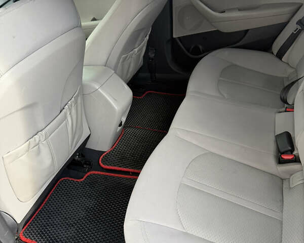 Белый Хендай Соната, объемом двигателя 2.36 л и пробегом 195 тыс. км за 8850 $, фото 14 на Automoto.ua