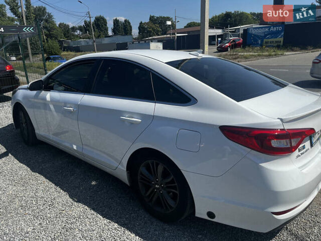 Білий Хендай Соната, об'ємом двигуна 2.36 л та пробігом 166 тис. км за 10800 $, фото 2 на Automoto.ua