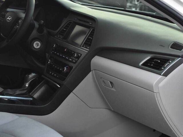 Белый Хендай Соната, объемом двигателя 2.4 л и пробегом 165 тыс. км за 9650 $, фото 9 на Automoto.ua